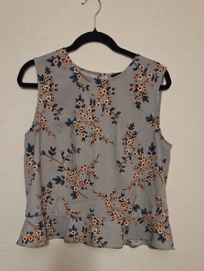 Banana Republic Gray Sleeveless Floral Peplum Top